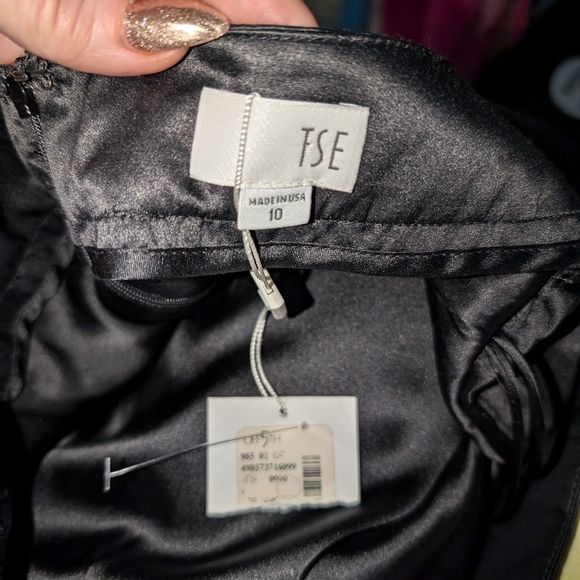 TSE Black Skirt. Size 10 Silk& Cotton. Pleats. Back zip. CLASSIC BEAUTY - Picture 3 of 8